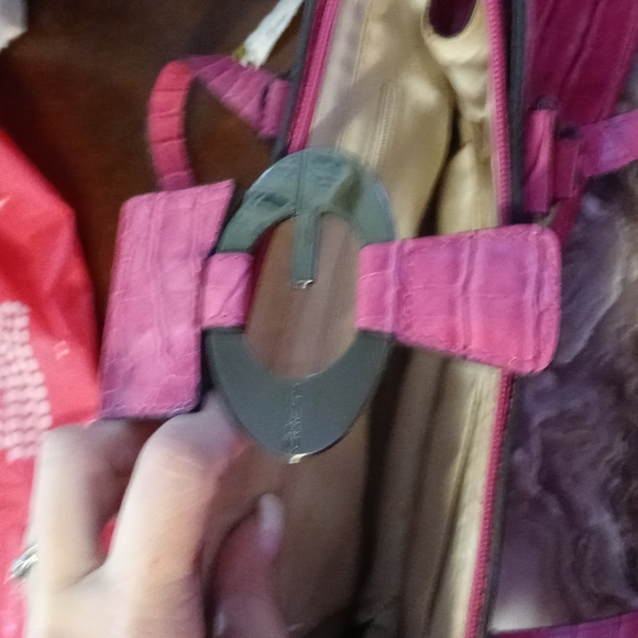 Guess pink faux patent leather purse - Picture 4 of 6